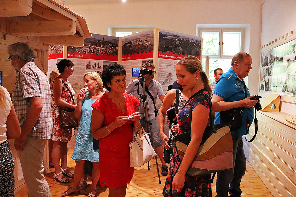 03web Eshop Putujme - Nakladatelství PUTUJME se podílelo na tvorbě expozice ZEMĚ HRADŮ
